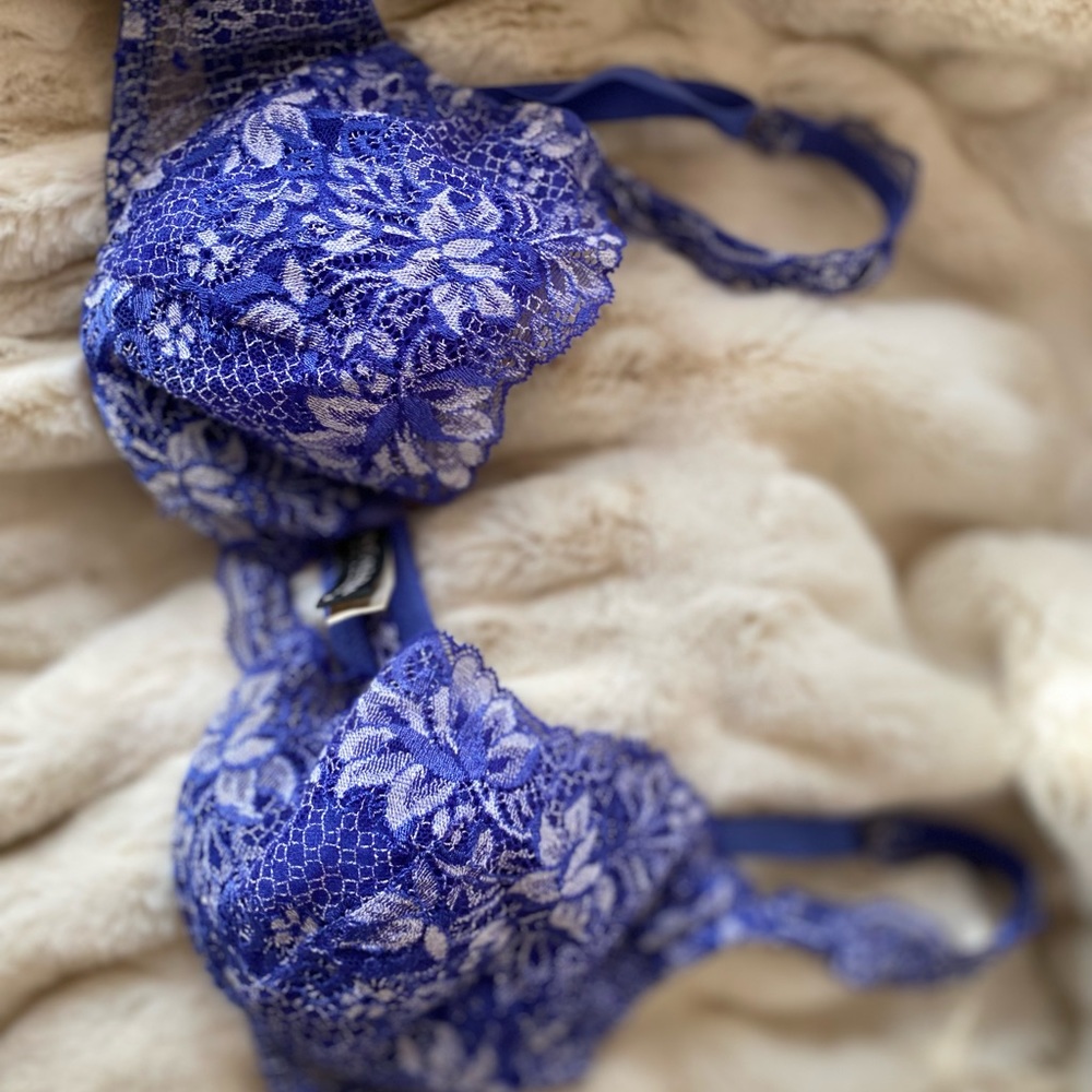 La Perla luxury Italian bra selling as a pair one pink , one blue